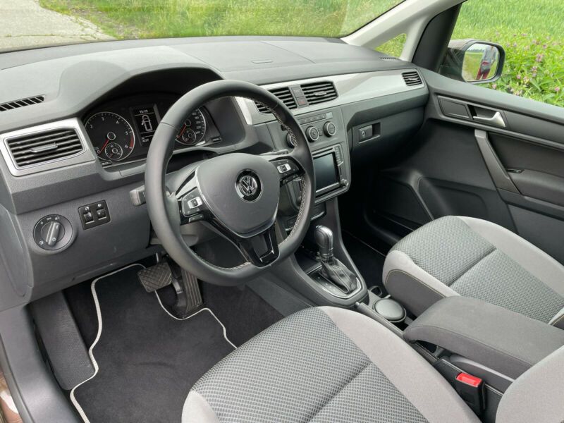 Volkswagen Caddy • 2019 • 94,500 km 6