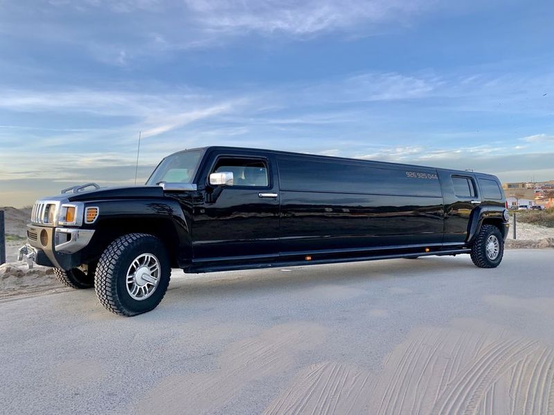 Hummer H2 SUT • 2008 • 450,000 km 1