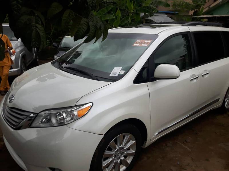 Toyota Sienna • 2005 • 87,291 km 6