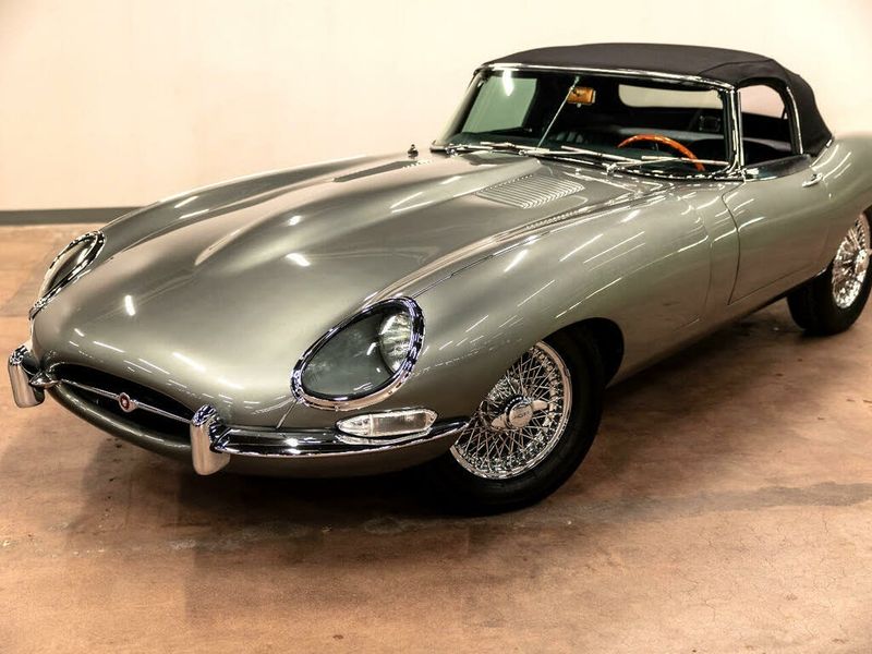 Jaguar E-PACE • 1967 • 42,690 km 42