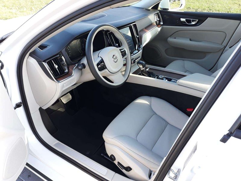 Volvo S60 • 2019 • 88,000 km 3