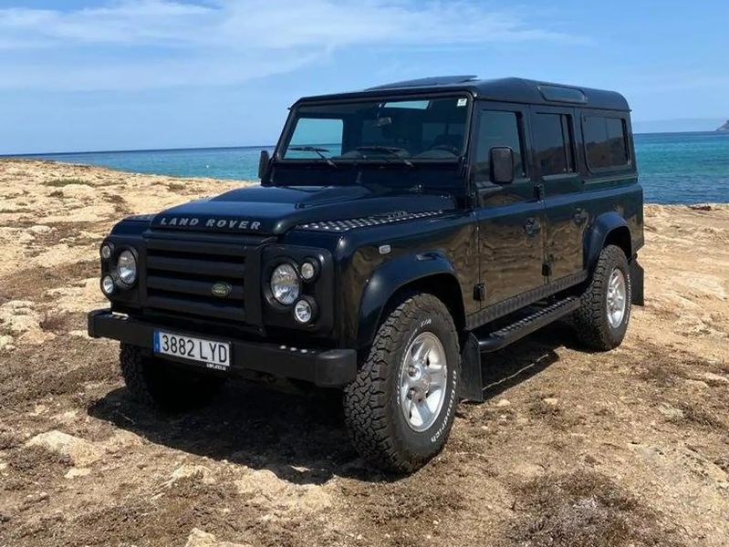 Land Rover Defender • 2010 • 101,000 km 2
