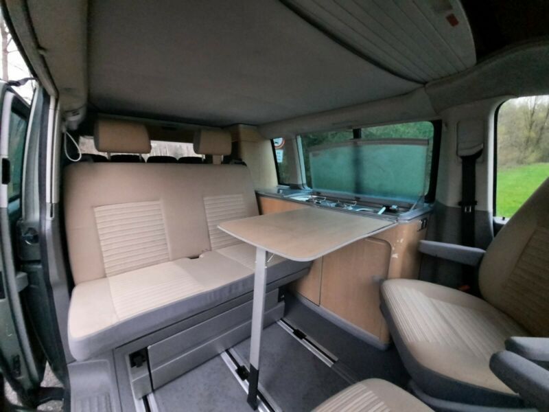 Volkswagen T5 • 2007 • 141,500 km 11