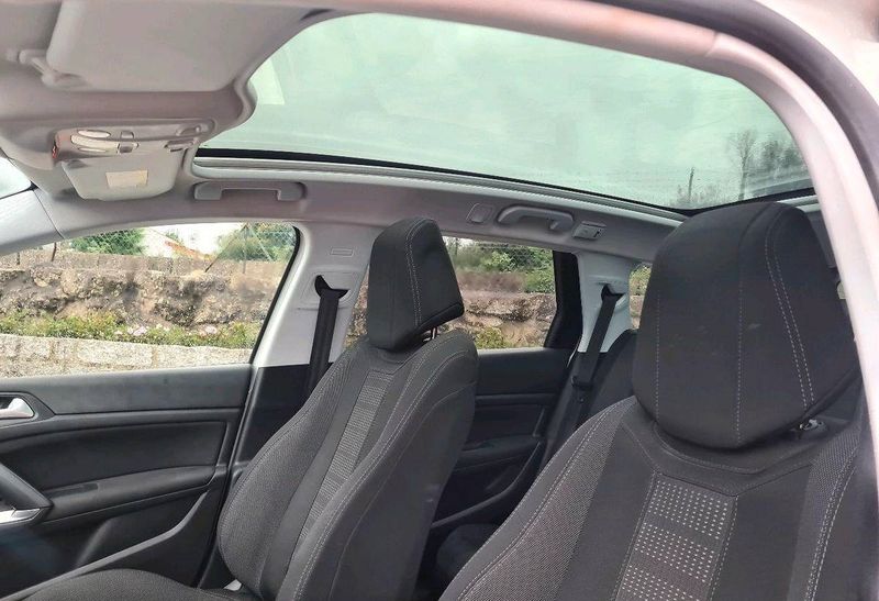 Peugeot 308 • 2015 • 199,999 km 2