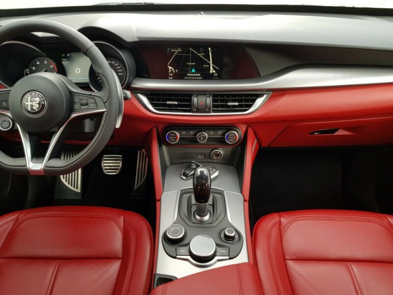 Alfa Romeo Stelvio • 2018 • 27,000 km 16