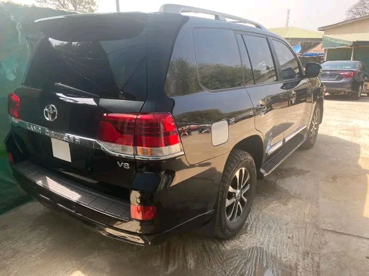 Toyota Land Cruiser • 2016 • 50,000 km 1