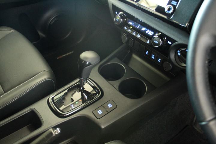 Toyota Hilux • 2020 • 13,055 km 4