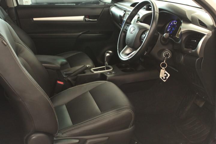 Toyota Hilux • 2018 • 76,857 km 4