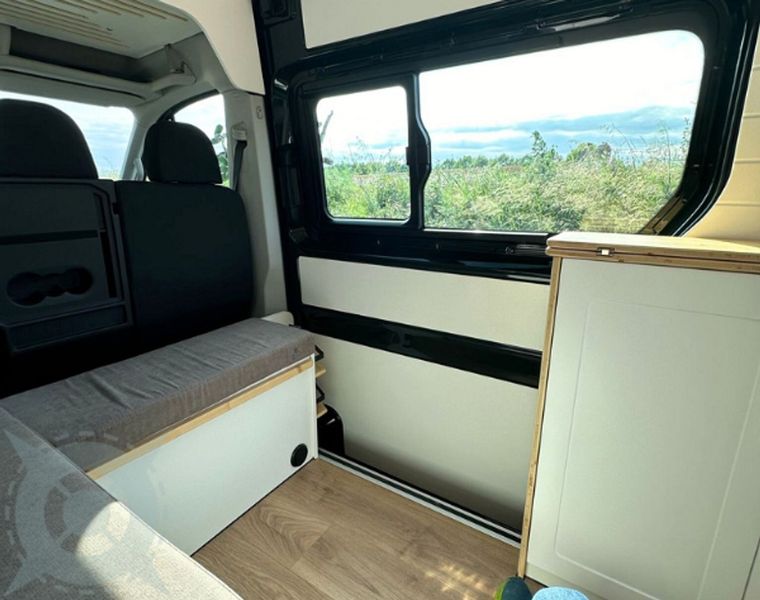 Volkswagen Crafter • 2023 • 15,000 km 10