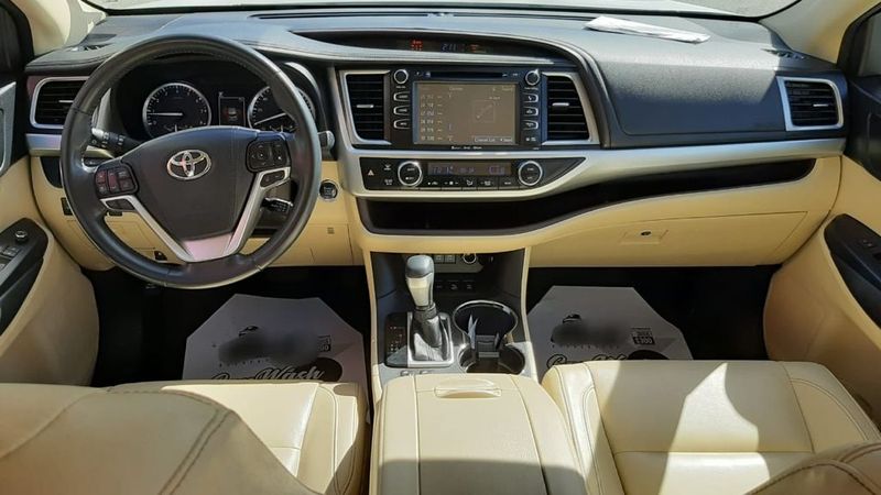 Toyota Highlander • 2018 • 87,000 mi 2