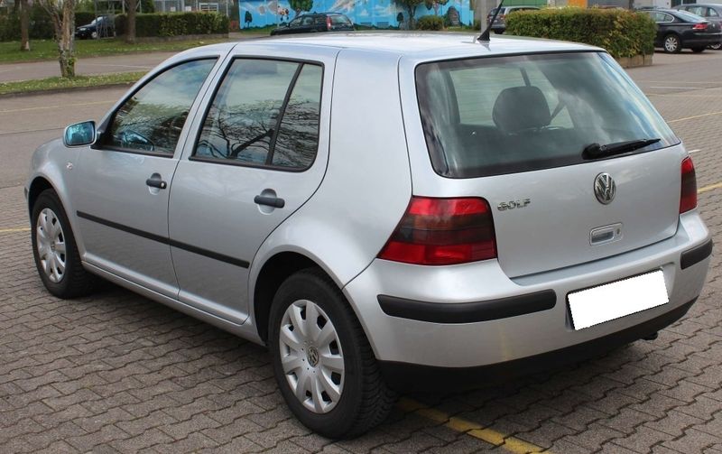 Volkswagen Golf • 2002 • 154,600 km 3