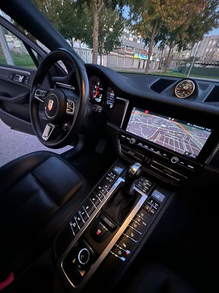 Porsche Macan • 2019 • 60,000 km 4