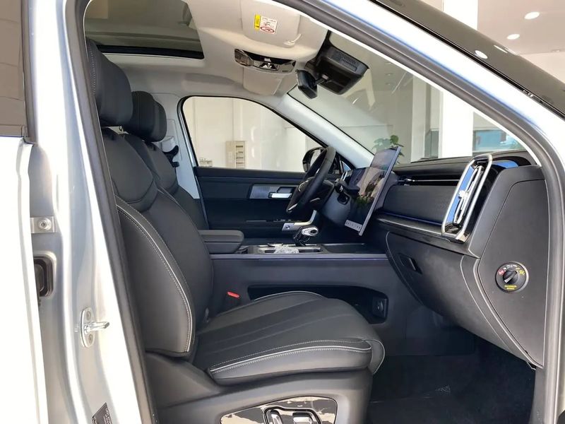 Jeep Grand Cherokee • 2025 • 7,500 km 8