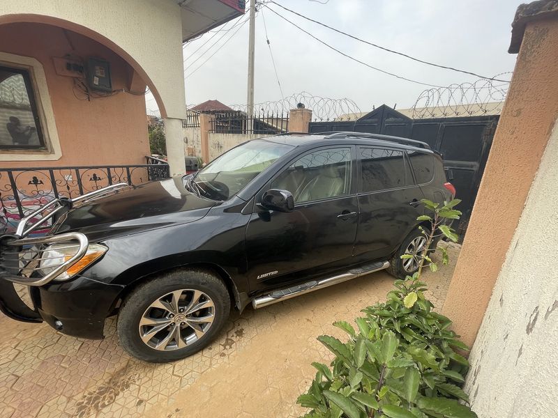 Toyota RAV4 • 2007 • 81,444 km 4