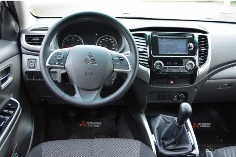 Mitsubishi L200 Pick up • 2016 • 80,000 km 4