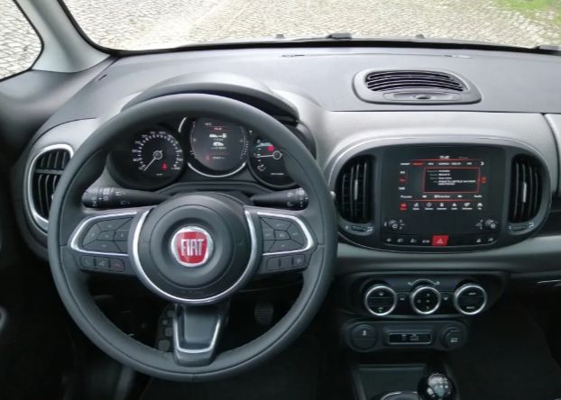 Fiat 500L • 2018 • 85,407 km 4