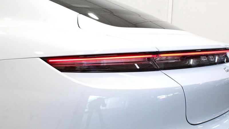 Porsche Taycan • 2021 • 15,200 km 17