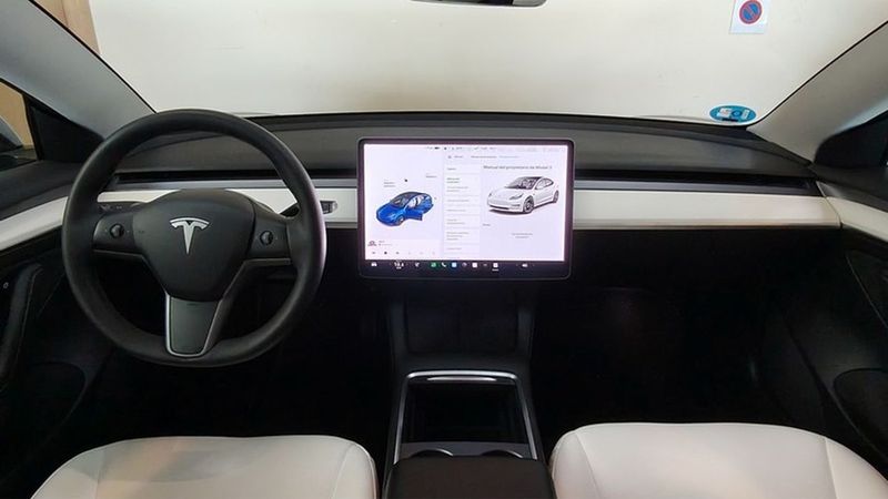 Tesla Model 3 • 2021 • 33,340 km 5