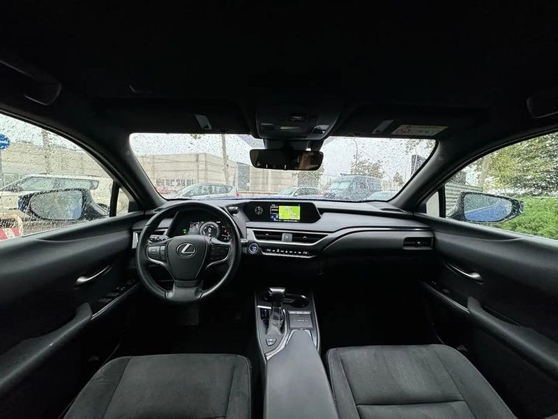 Lexus UX • 2019 • 69,000 km 7