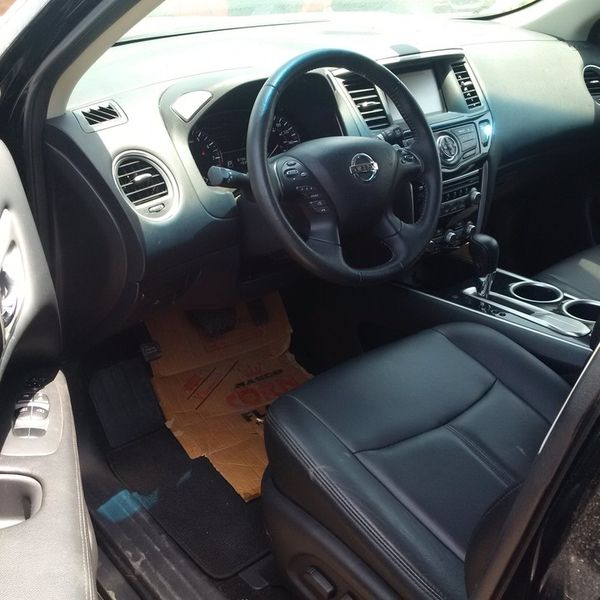 Nissan Pathfinder • 2015 • 34 km 4