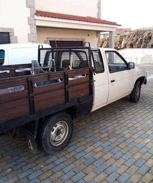 Nissan Pickup • 1988 • 250,000 km 4