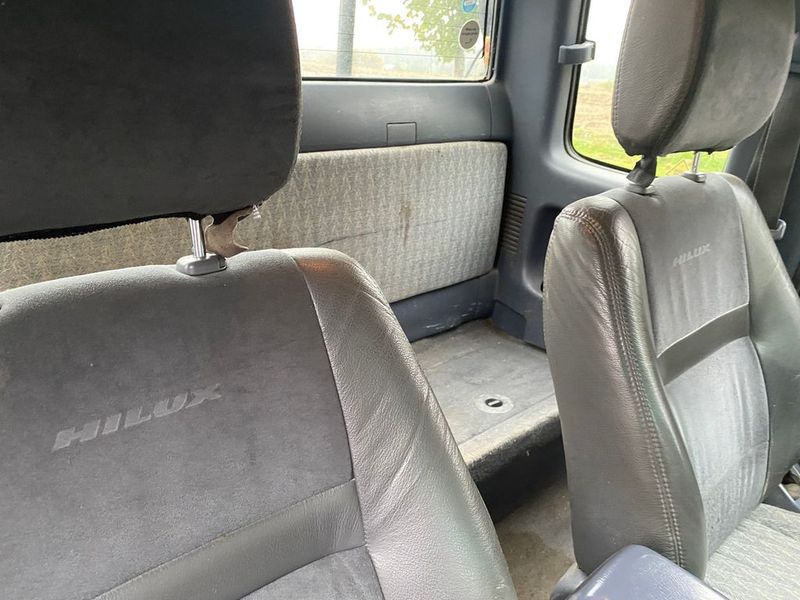 Toyota Hilux • 2002 • 395,000 km 3