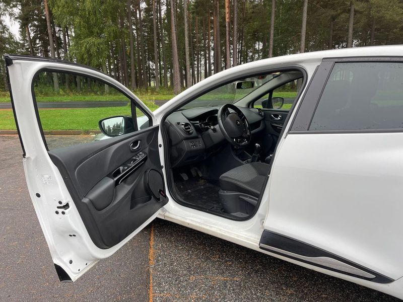 Renault Clio • 2014 • 97,400 km 4