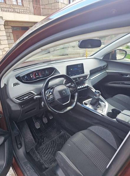 Peugeot 3008 • 2019 • 91,000 km 2