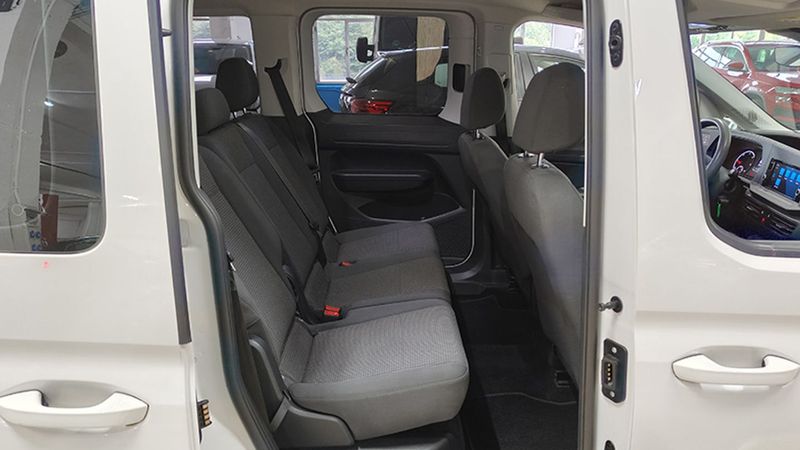 Volkswagen Caddy • 2021 • 35,060 km 6