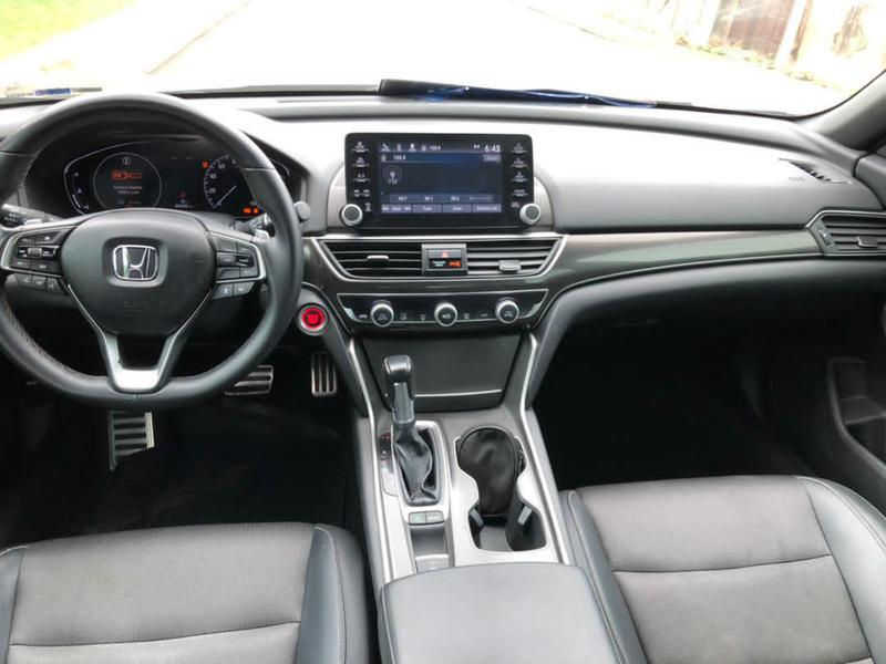 Honda Accord • 2018 • 60,000 km 4