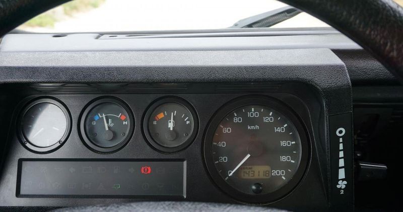 Land Rover Defender • 2003 • 140,000 km 4