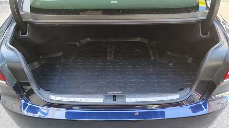 Lexus LS • 2018 • 102,493 km 10