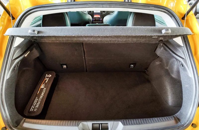 Renault Mégane • 2019 • 14,165 km 13