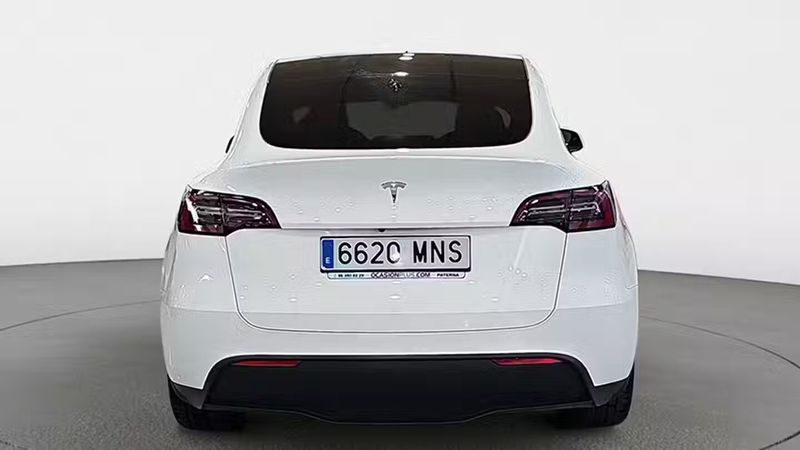 Tesla Model Y • 2024 • 7,925 km 19