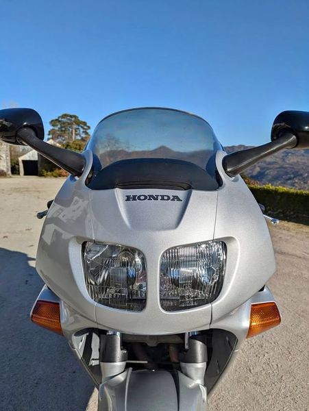 Honda cbr-1000rr • 1997 • 33,000 km 2