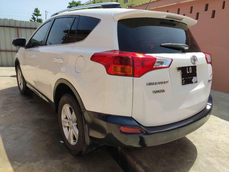Toyota RAV4 • 2014 • 48,000 km 2