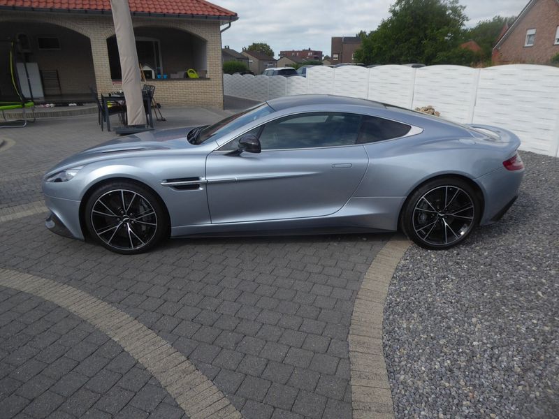 Aston Martin Vanquish • 2013 • 67,000 km 2