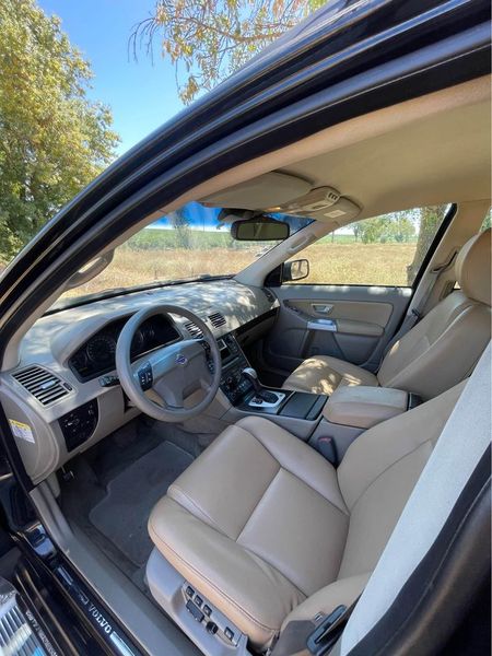 Volvo XC90 • 2004 • 240,000 km 4