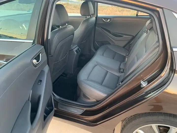 Hyundai Ioniq Electric • 2018 • 92,000 km 3