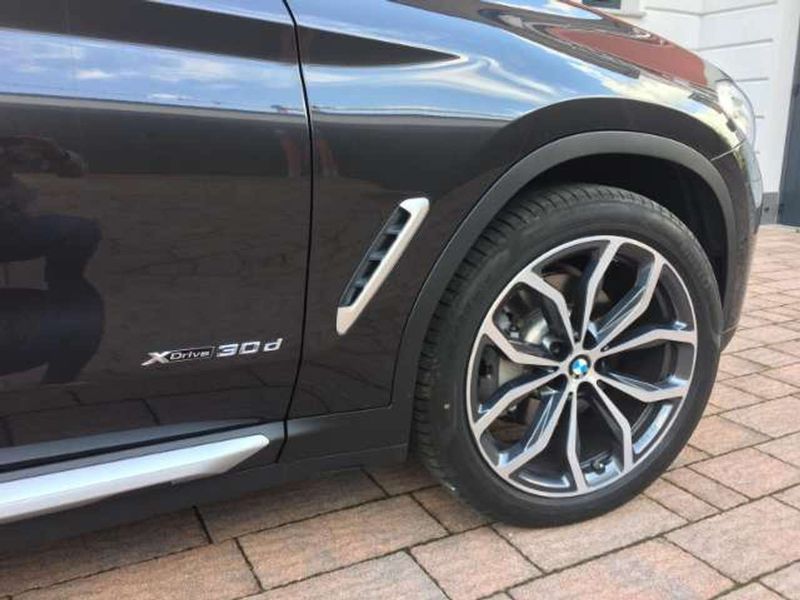 BMW X3 • 2018 • 155,000 km 4