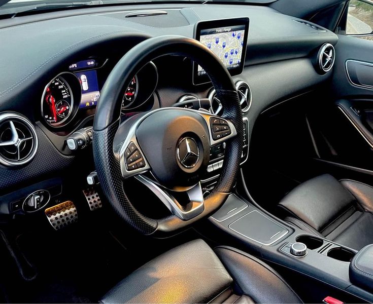 Mercedes-Benz A-Class • 2018 • 85,000 km 2