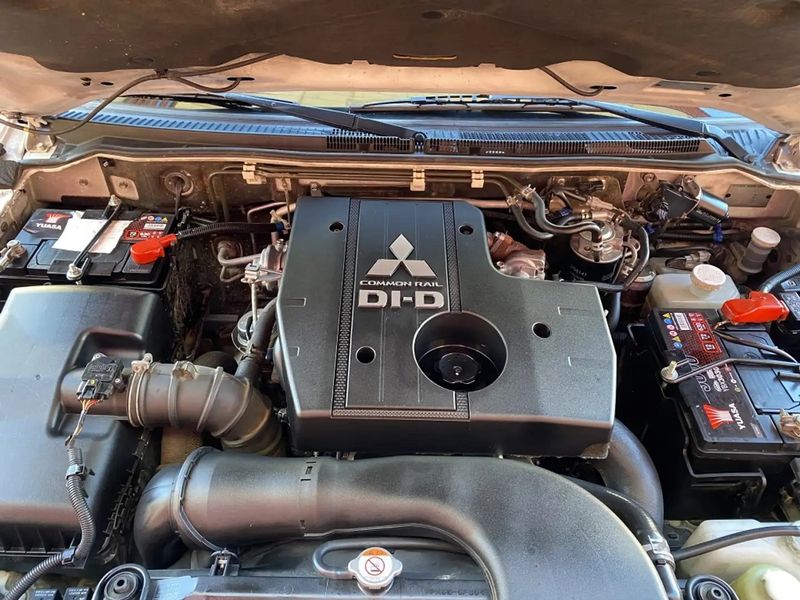 Mitsubishi Montero • 2014 • 180,400 km 14