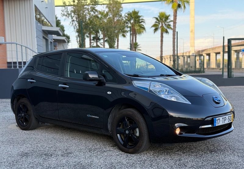 Nissan Leaf • 2017 • 60,000 km 3