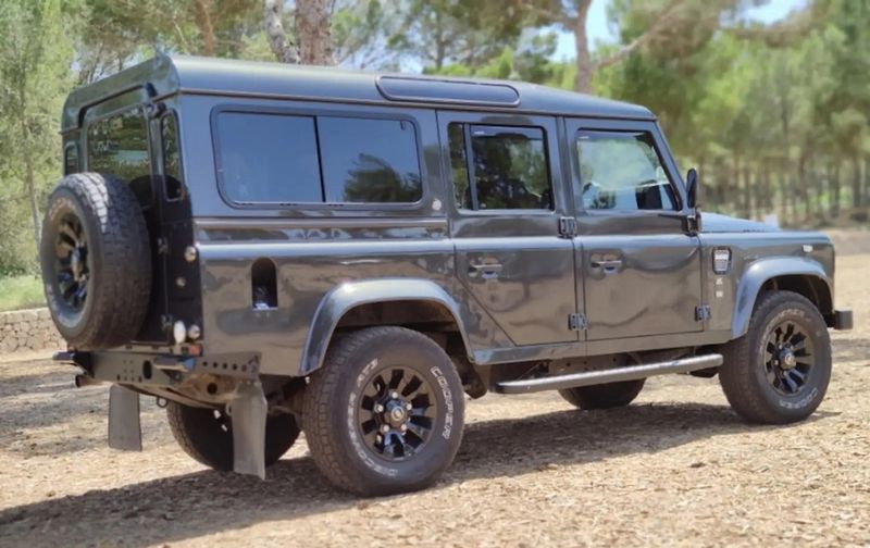Land Rover Defender • 2014 • 96,700 km 3