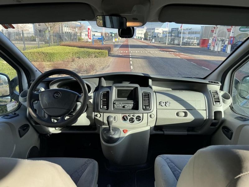 Opel Vivaro • 2013 • 183,000 km 4