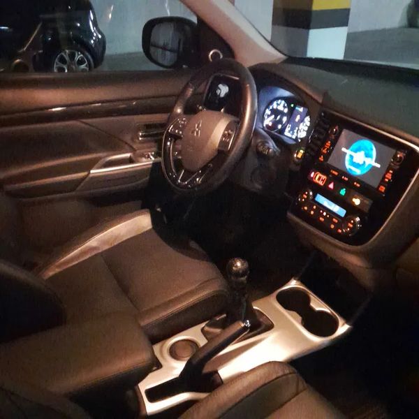 Mitsubishi Outlander • 2016 • 80,000 km 4