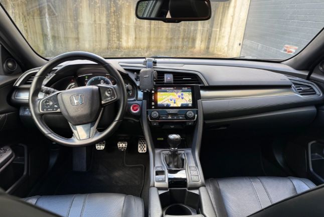 Honda Civic • 2019 • 119,000 km 3