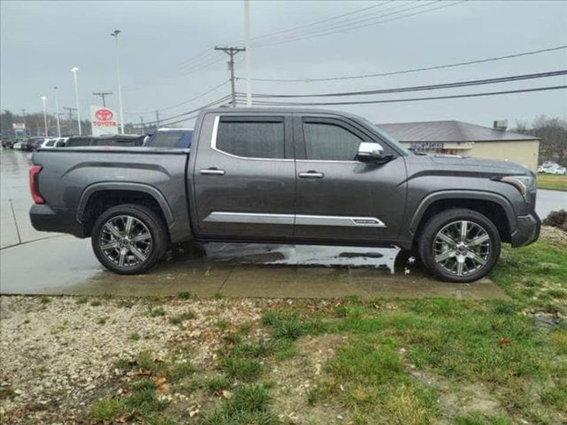 Toyota Tundra • 2022 • 15,678 km 2