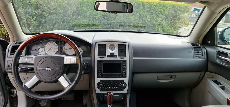 Chrysler 300 C • 2009 • 120,000 km 3