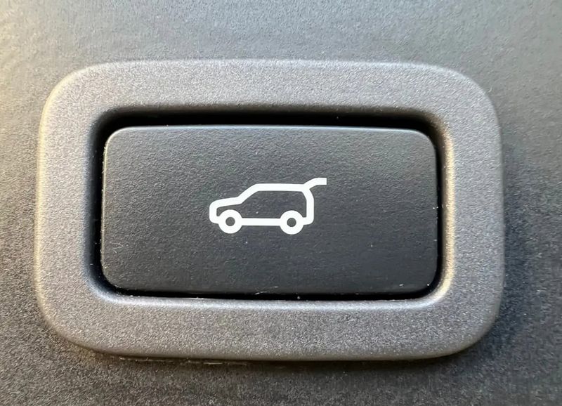 Land Rover Range Rover Velar • 2018 • 95,000 km 12